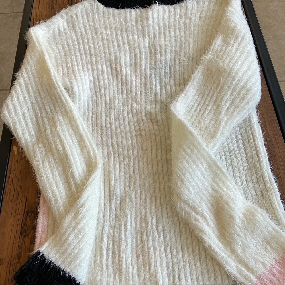 Soft fuzzy tricolor sweater - Picture 2 of 3